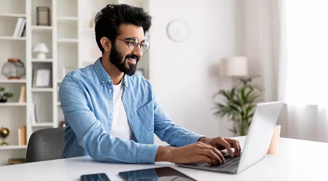 How to Turn Freelancing Side Gigs Into a Full Time Career