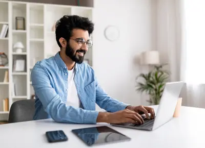 How to Turn Freelancing Side Gigs Into a Full Time Career